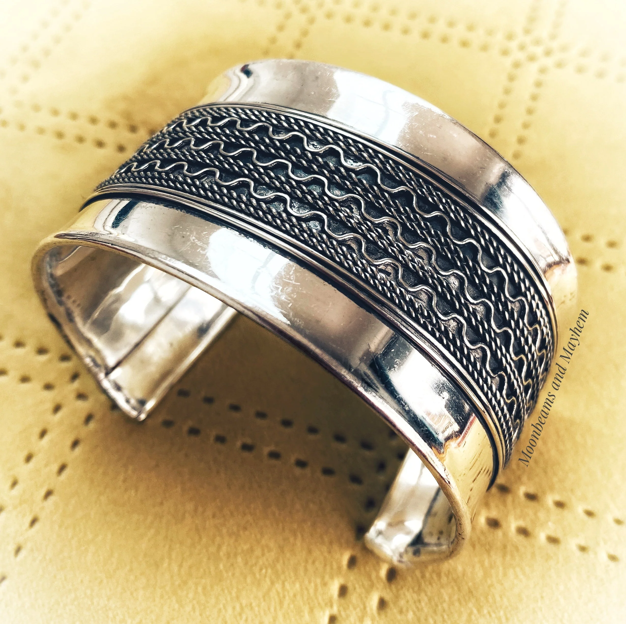 BEAUTIFUL GRACE CUFF / BRACELET - Image 3